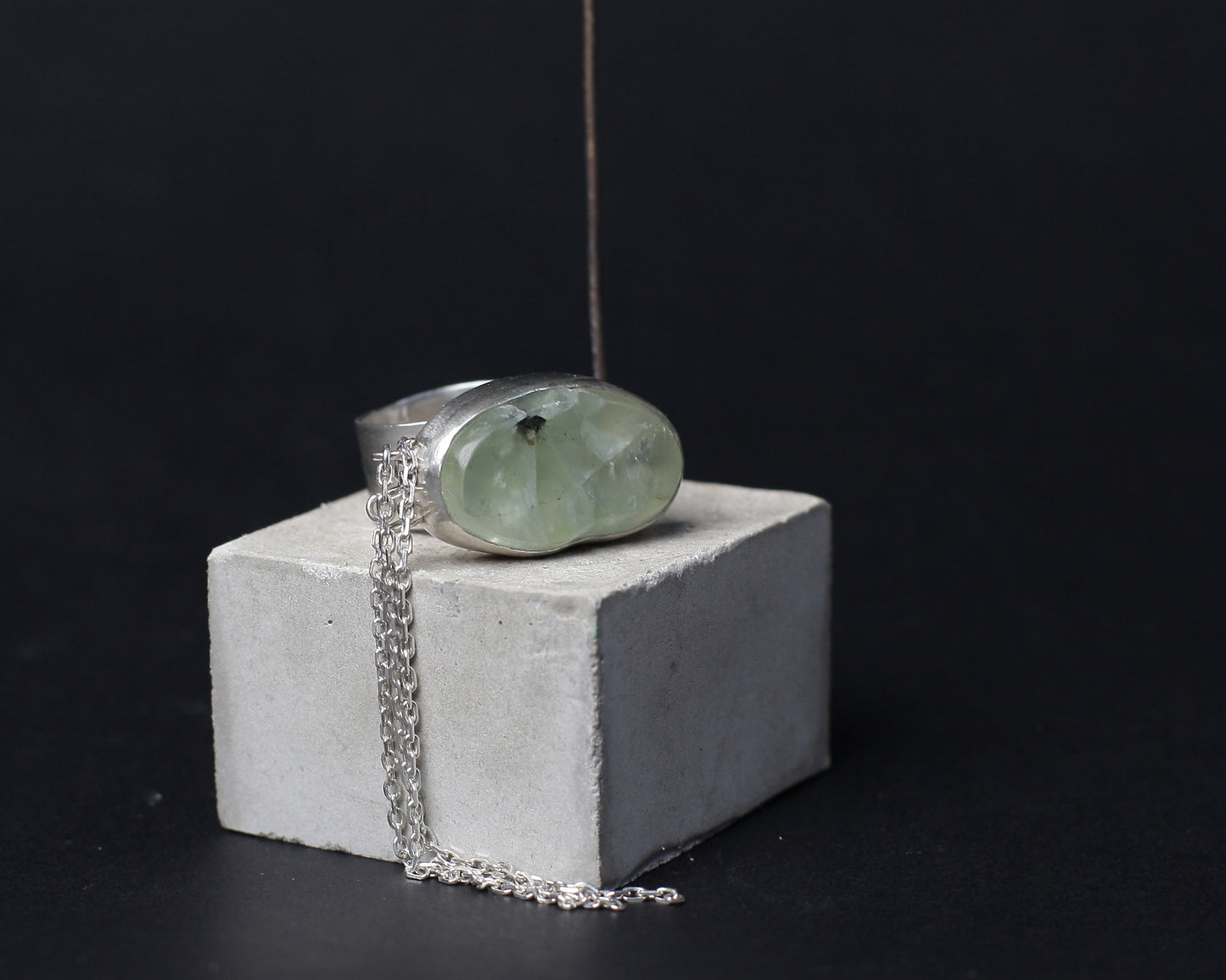 Anillo de Cuarzo Verde Armonía