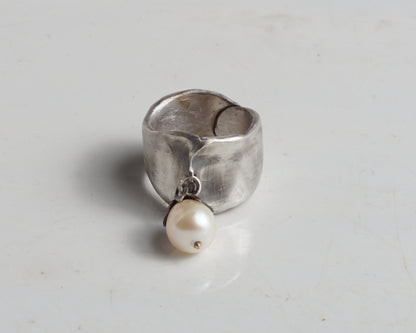 Organic Form Pearl Charm Ring