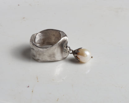 Organic Form Pearl Charm Ring