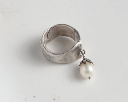 Organic Form Pearl Charm Ring