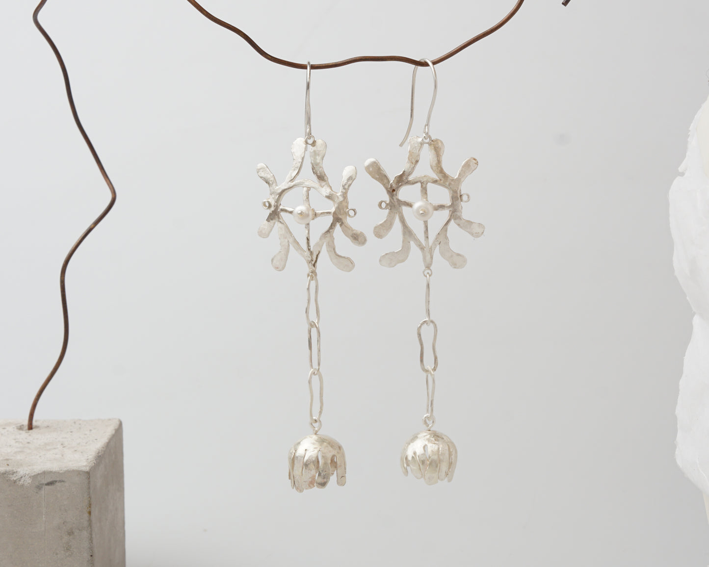 Openwork earrings