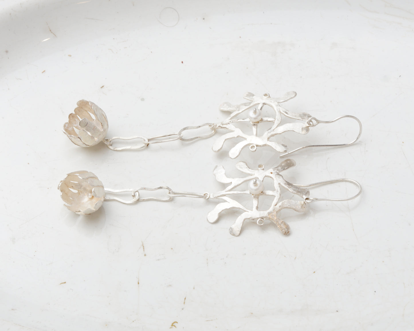 Openwork earrings
