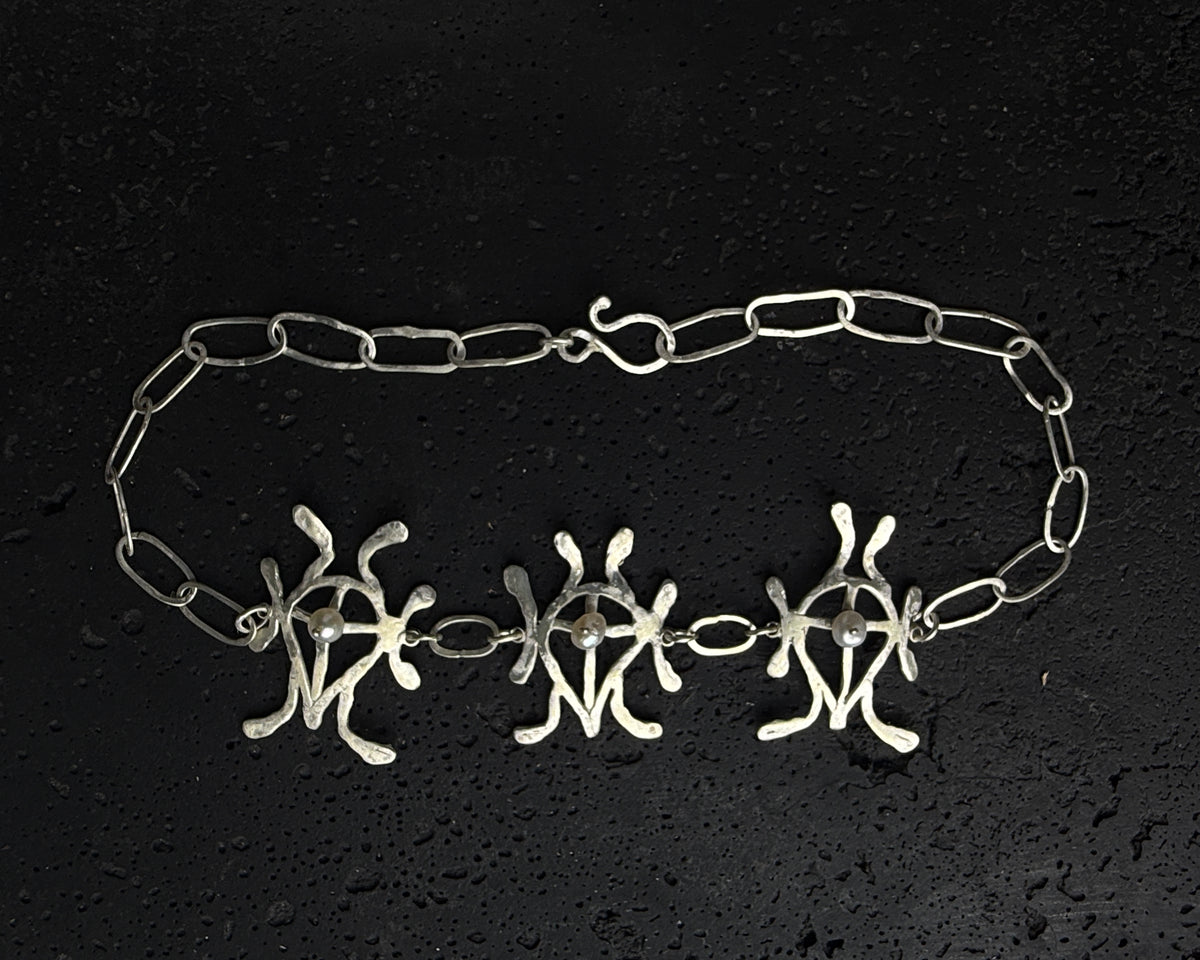 Openwork neklace