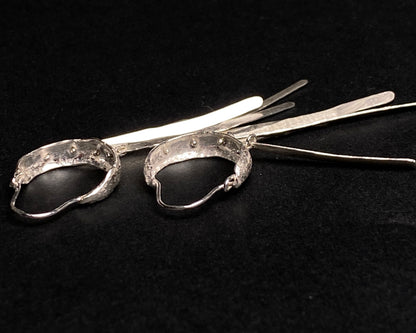 Aretes colgantes de plata texturizada atemporales