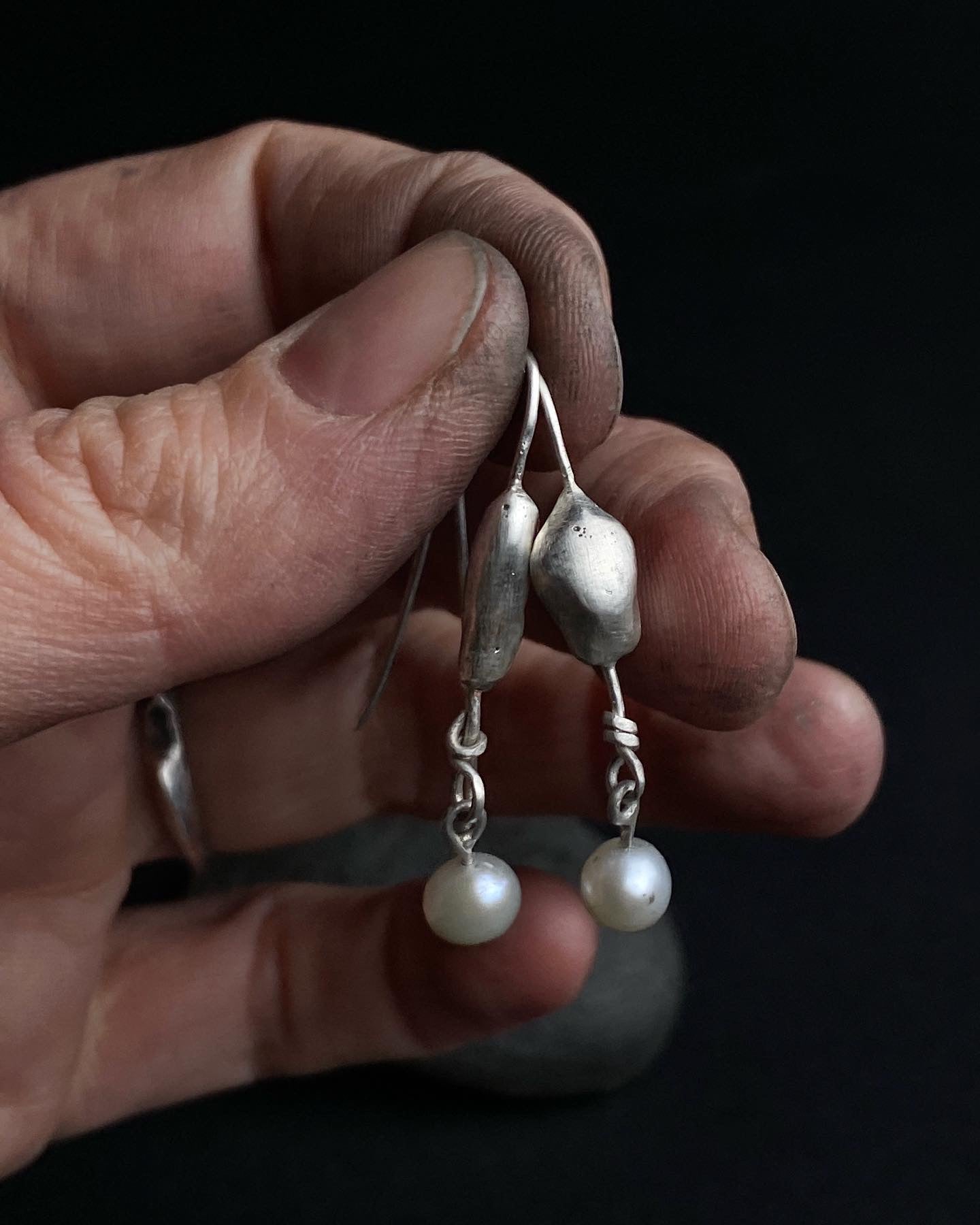 Aretes con perlas naturales